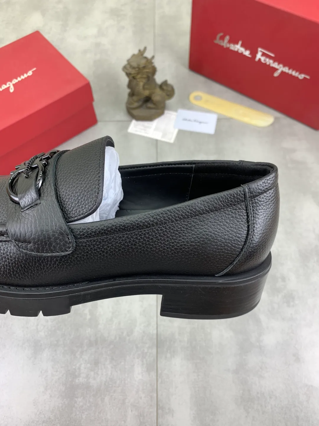 Men's Men's Shoes 💰P480💰[New Style] Water-dyed Niuli 🆘[Salvatore Ferragamo] Ferragamo's latest casual business leather shoes for men! Listed simultaneously! The fabric is made of specially imported original calfskin, and the interior is made of imported water-dyed cowhide. It is absolutely luxurious and leads the fashion trend. Matching code: 38-44 (45 and 46 can be customized) Multiple colors available